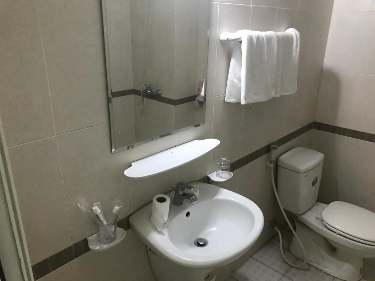Hoanglong Hotel Ханой Екстериор снимка